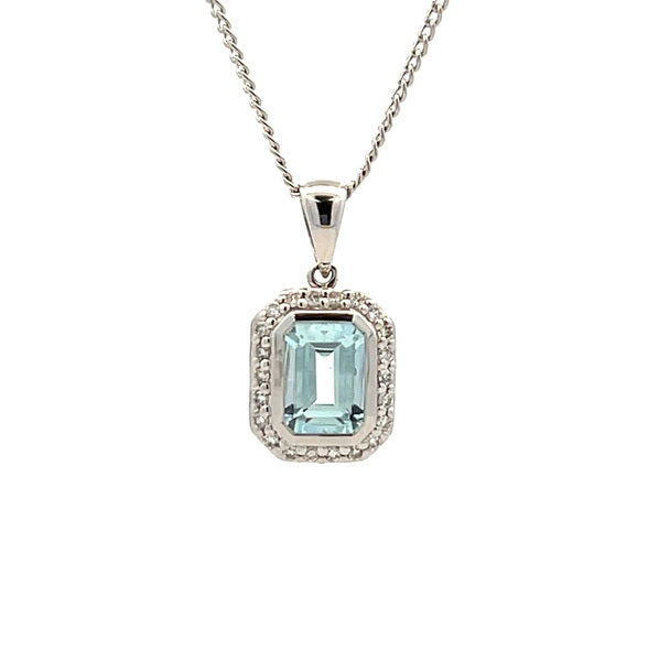 9ct White Gold 7x5mm Aquamarine and Diamond Pdt 22rb=0.11ct